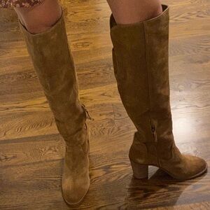 Dolce vita brown suede boot never been worn